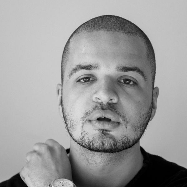 Julian karenga nakne øya foto ida gøytil